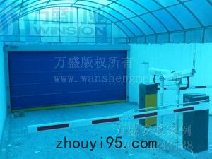 新疆哈密鐵路局家屬小區地庫快速卷門安裝案例